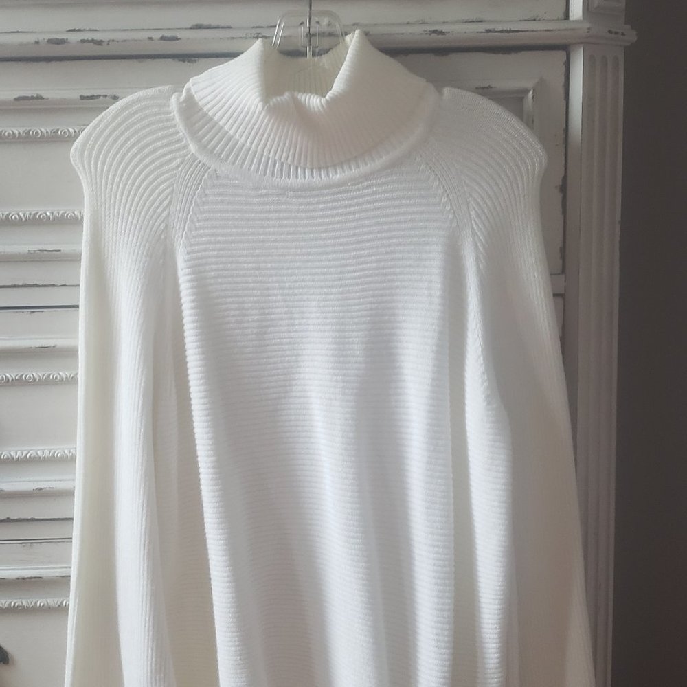 Women's Vera Wang sweater